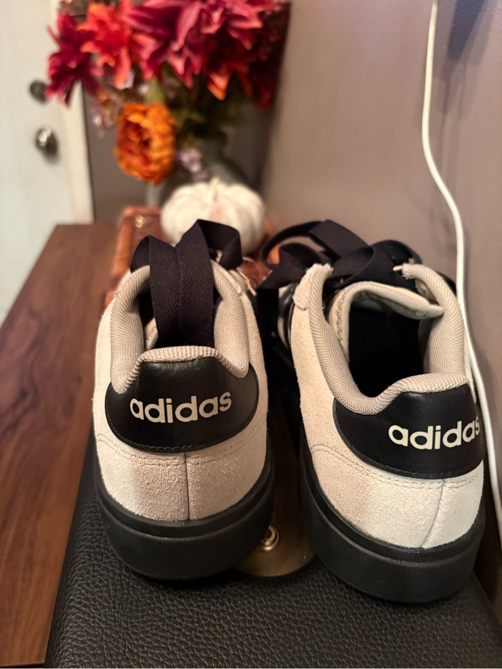 NEW 🎉adidas Men’s Cream Suede Sneakers with Black Stripes